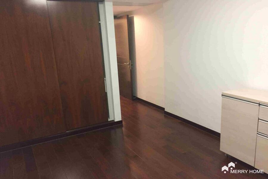 2 brm apt in Jing'an Area, line 7