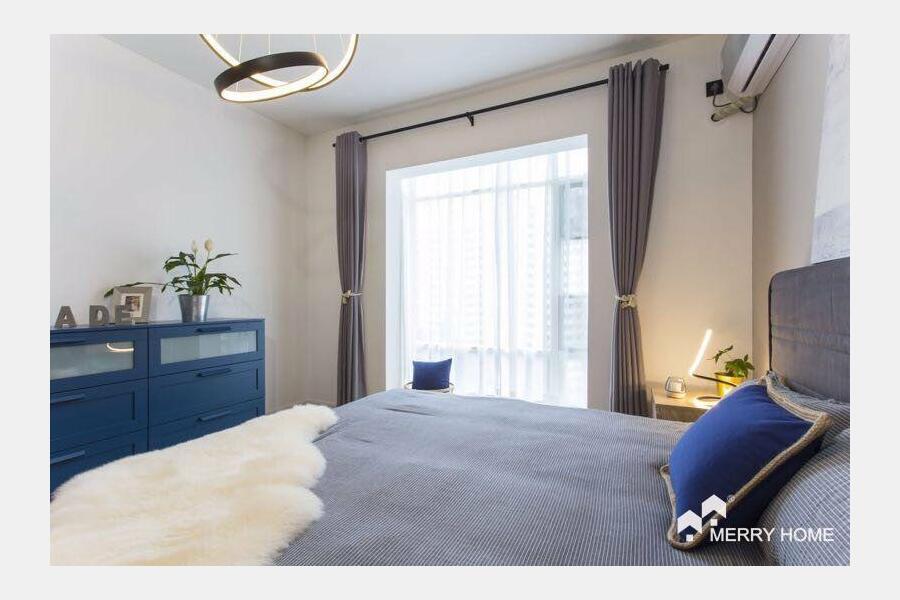 3 brm apt with big balcony and floor heating in Lujiazui, Line 9/2