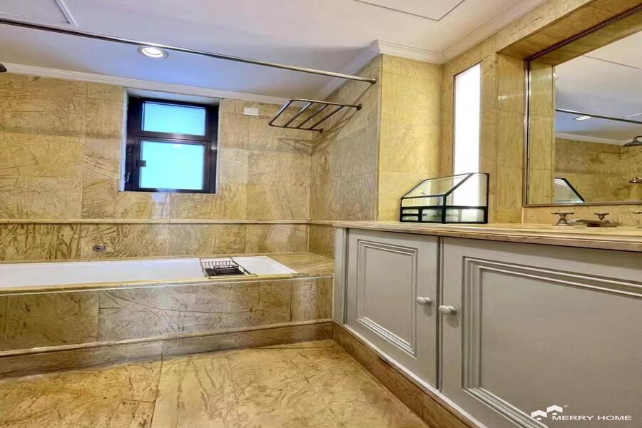 Central FFC, large 2 bedrooms apartment on Hengshan Road