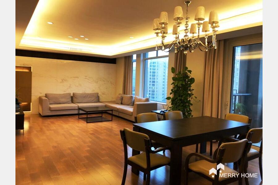 Nice apartment 4brs in gubei area, newly decorated, good condition