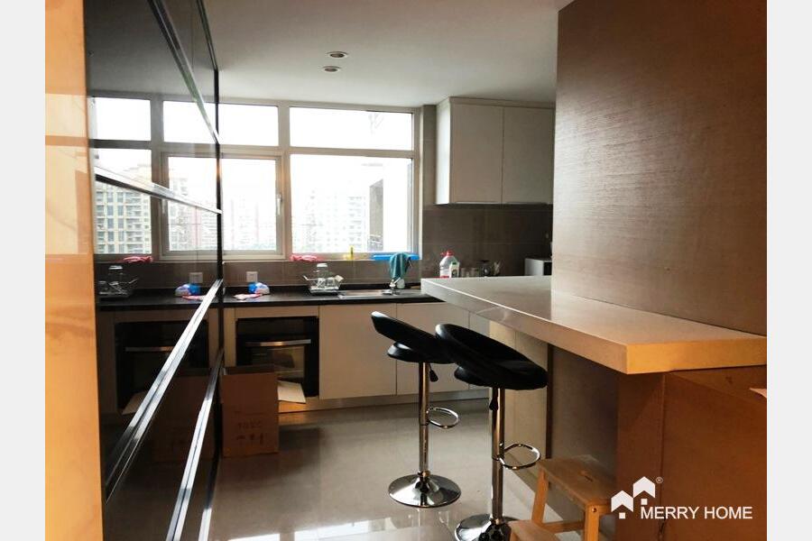 Nice apartment 4brs in gubei area, newly decorated, good condition