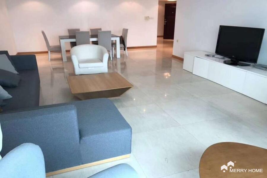 3 bedroom with river view to rent in Lujiazui Pudong