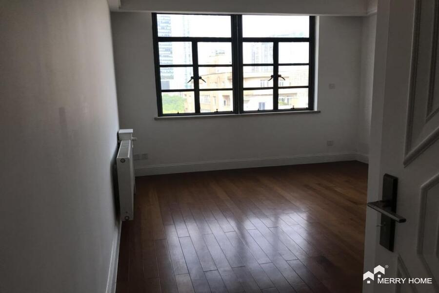 Spacious 3br apt new renovation in Cascogne