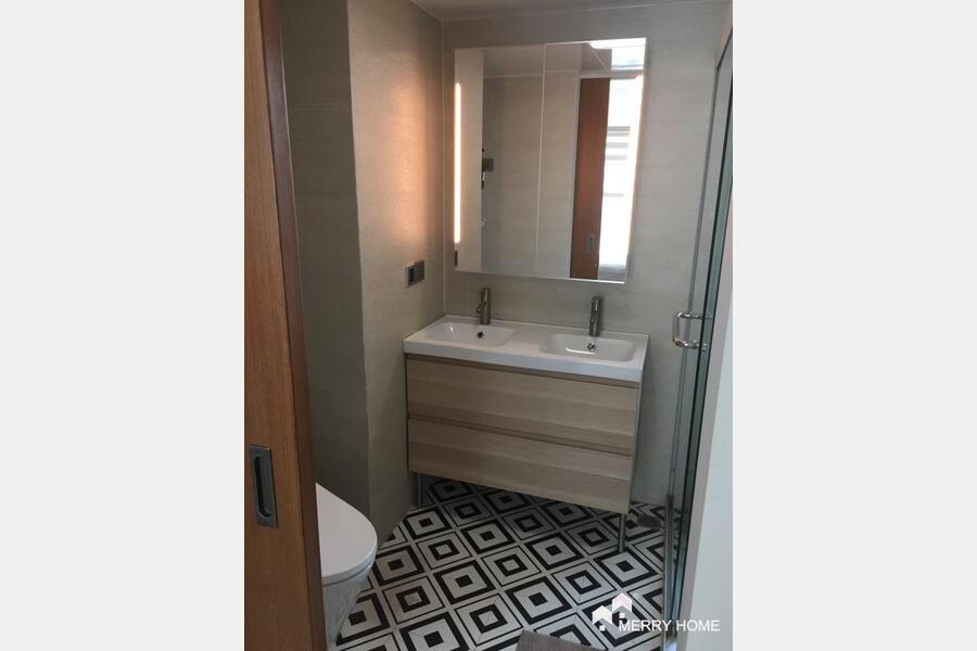 3 brm apt with floor heating, Line 7, Jing'an Area