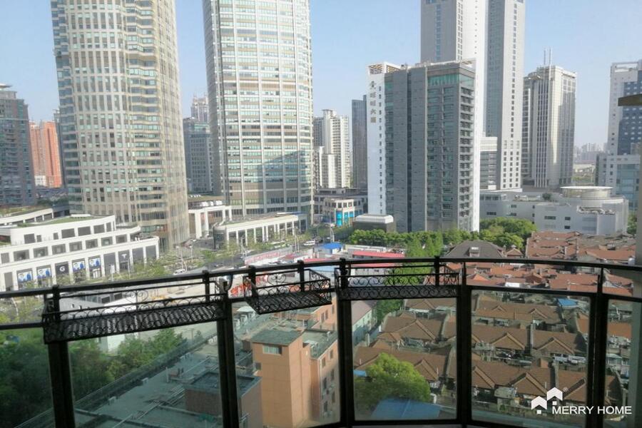 2 brm apt, big balcony, Line 2/12/13, Jing'an area