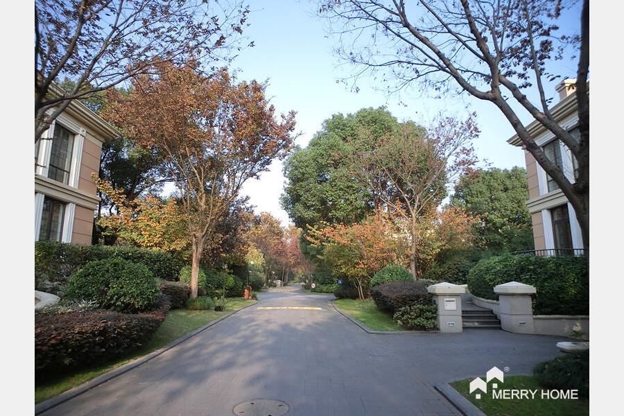 Best villa with big garden in Hongqiao