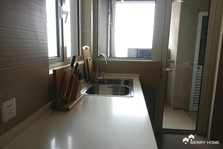 Hot 3 beds with floor heating and big balcony in Gubei