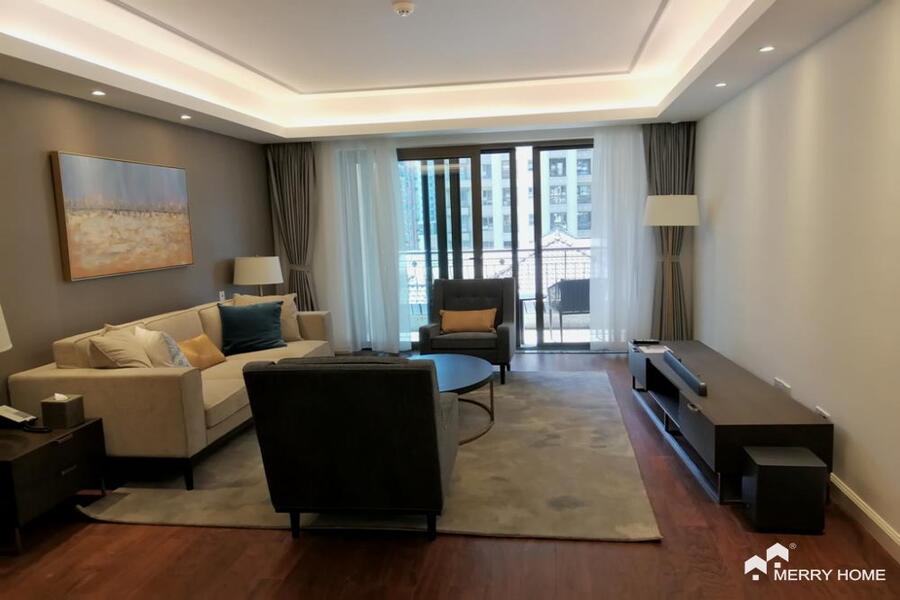 Nice 2 brm apartment with balcony in FFC, Line9/12