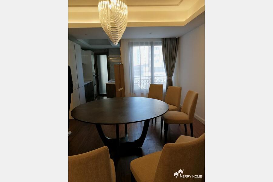 Nice 2 brm apartment with balcony in FFC, Line9/12