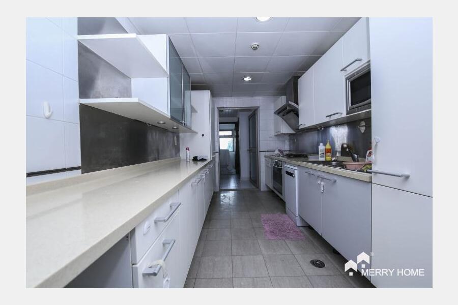 GOOD condition,3 brs with river view in Shimao,Lujiazui