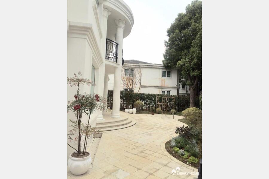 Marvelous villa with floor heating rent in Xujing Town