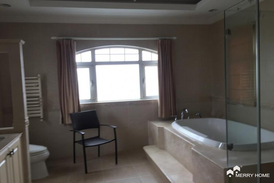 Good value in Zhangjiang Area,4+1brs in Buckingham Villa,Pudong