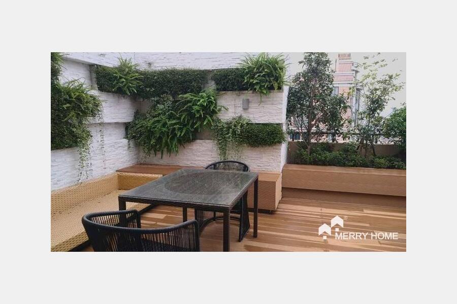 spacious serviced apartement with two terrces in Park Lane serviced apartment