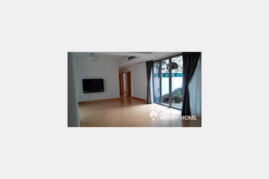 Nice 3br apartment with club and green environment in  Four Season