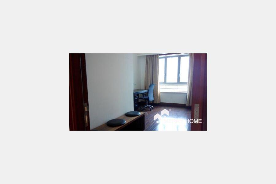 Spcious 3br apartment in Jingan Four Season with nice decoration and club house