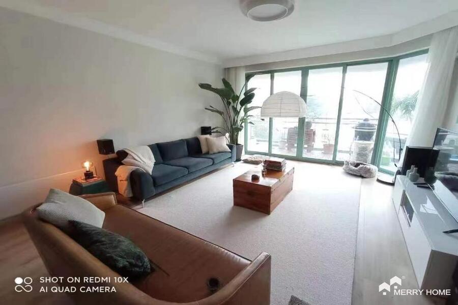 Modern 2 beds+ study in Central Residences