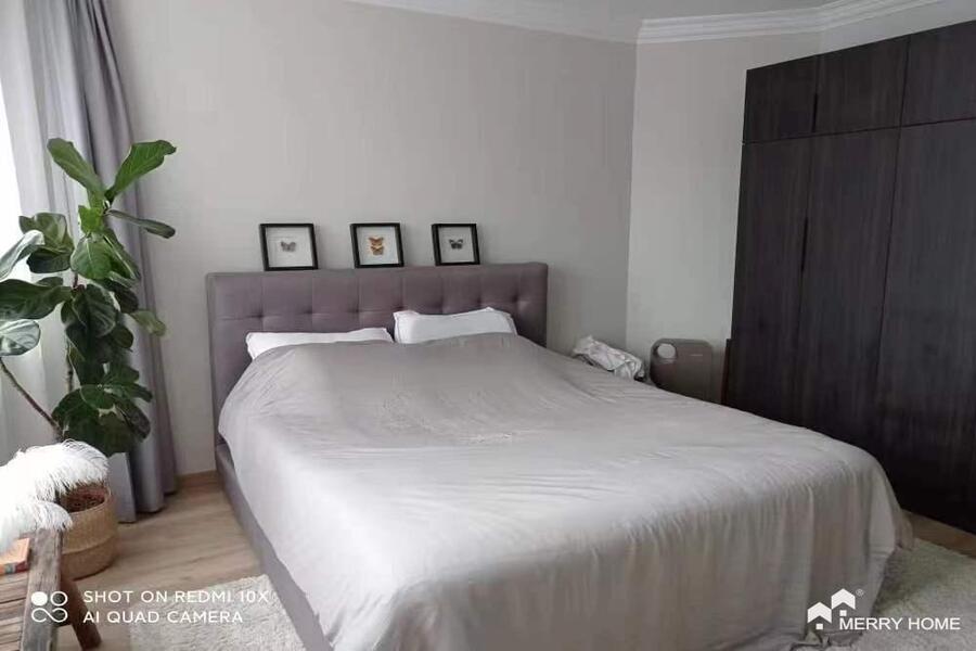 Modern 2 beds+ study in Central Residences