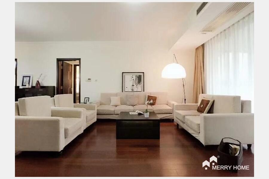 Modern and renovated 4 beds in Gubei Phase II