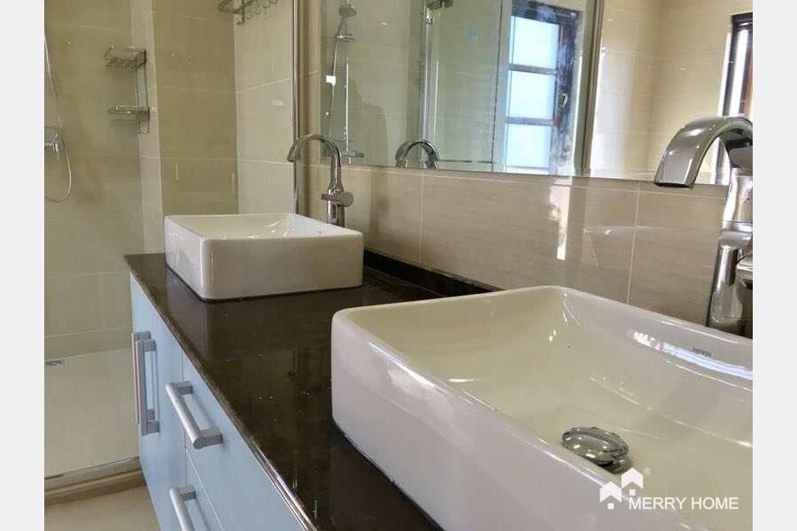 rent unfurnished villa with large garden in shanghai Xujing town