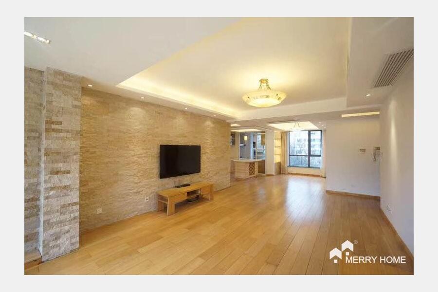 Hot and modern 4+1 beds with big terrace in Jingan