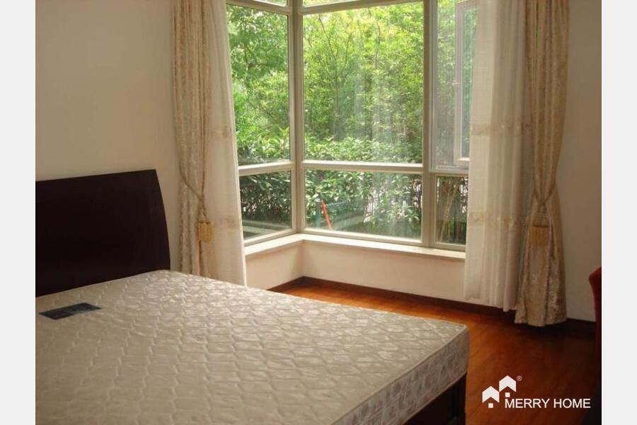 3Brs with a nice garden in Yanlord Town,Century Park,Pudong
