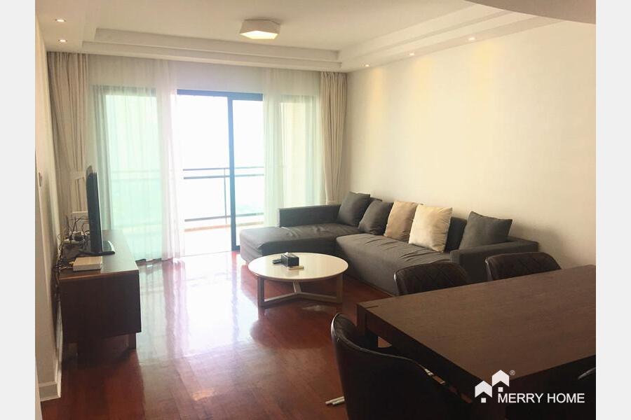 Modern 3 beds with river view in Lujiazui