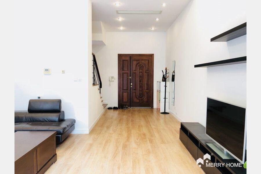 Hot and modern villa with floor heating in Hongqiao,line 10
