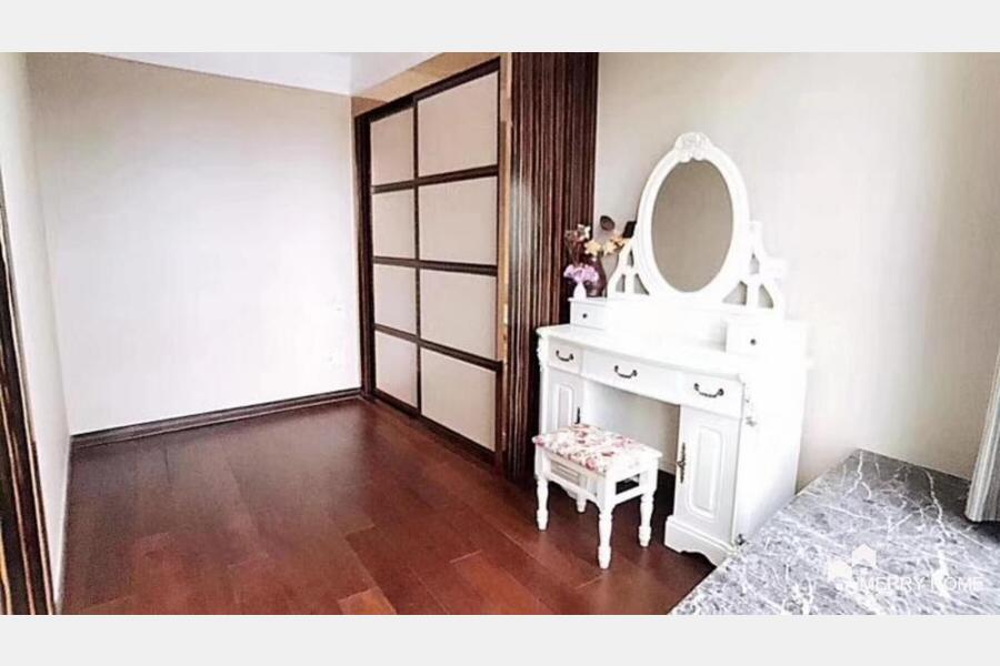 2 brm apartment on Shimen one Rd, Line 2/12/13