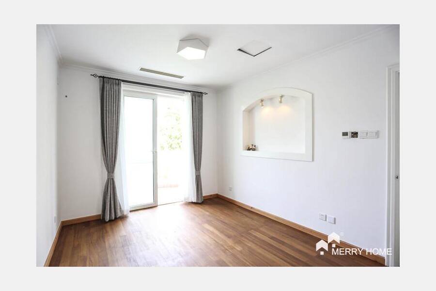 Renovated and modern duplex 4 beds with floor heating