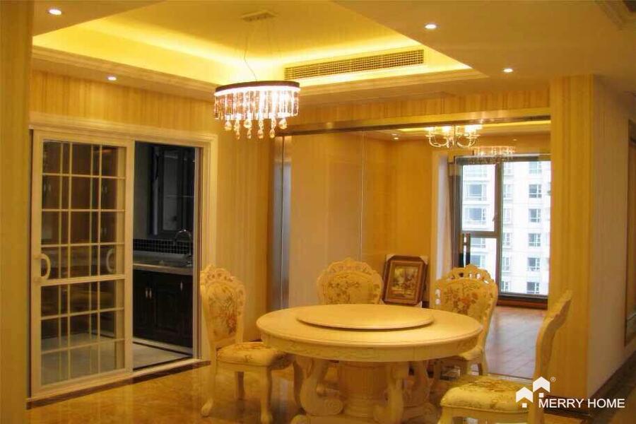 Luxury 2bdrs in Lujiazui center area for rent