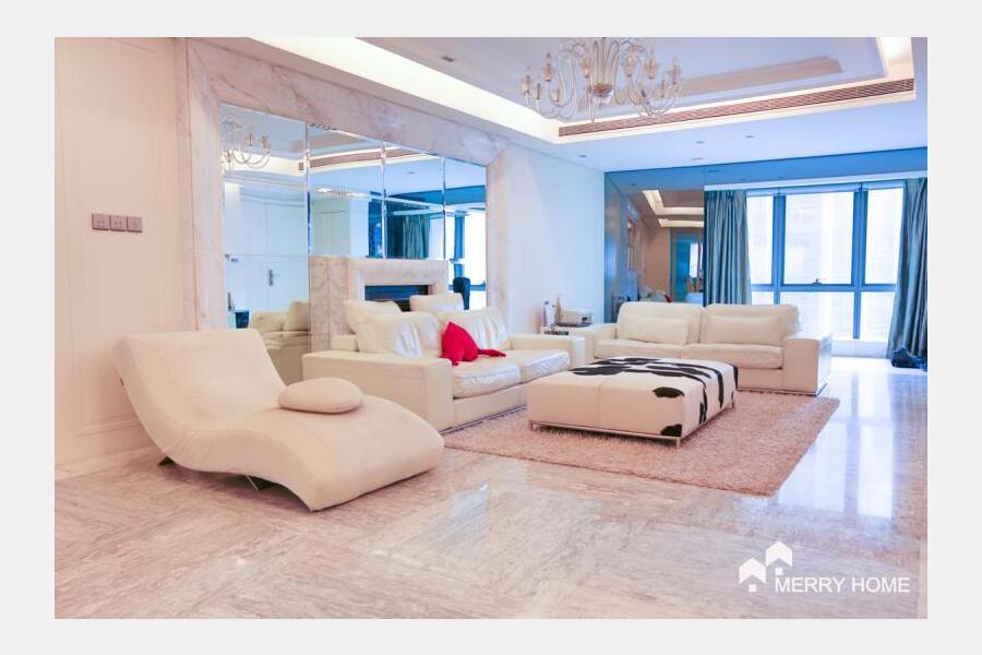 Newly renovated apartment with 4br in Zhongshan Park