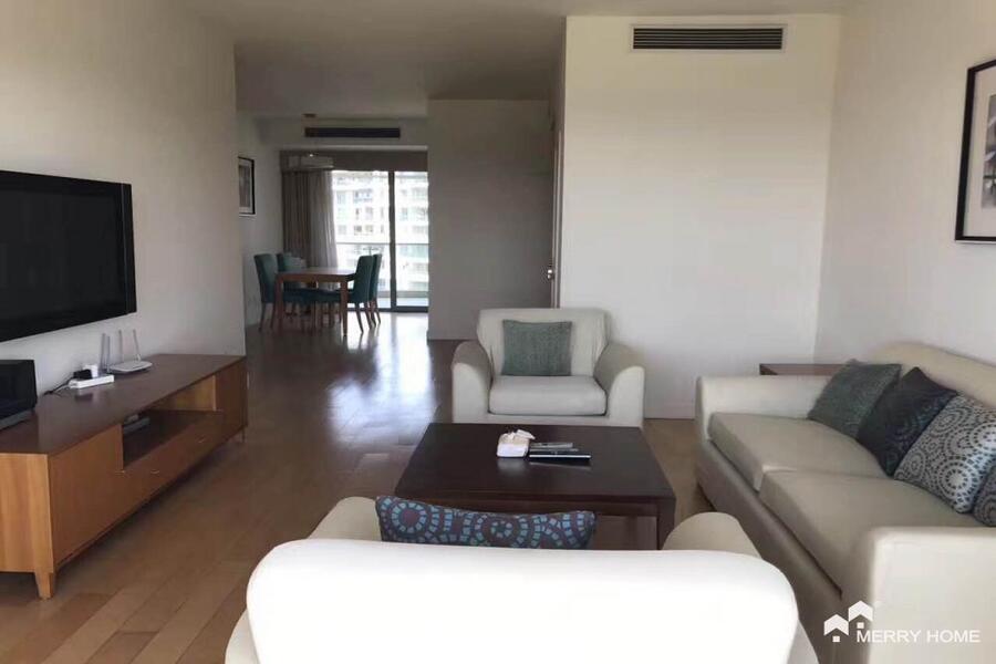 Cory 2 bedrooms apartment in Lujiazui Center Palace  at 13th floor with modern furniture style