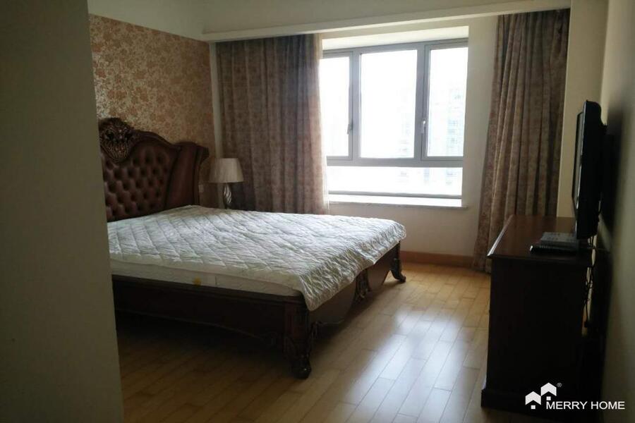 Cozy 3brs apartment with convient living environment  in Jingan Four Season
