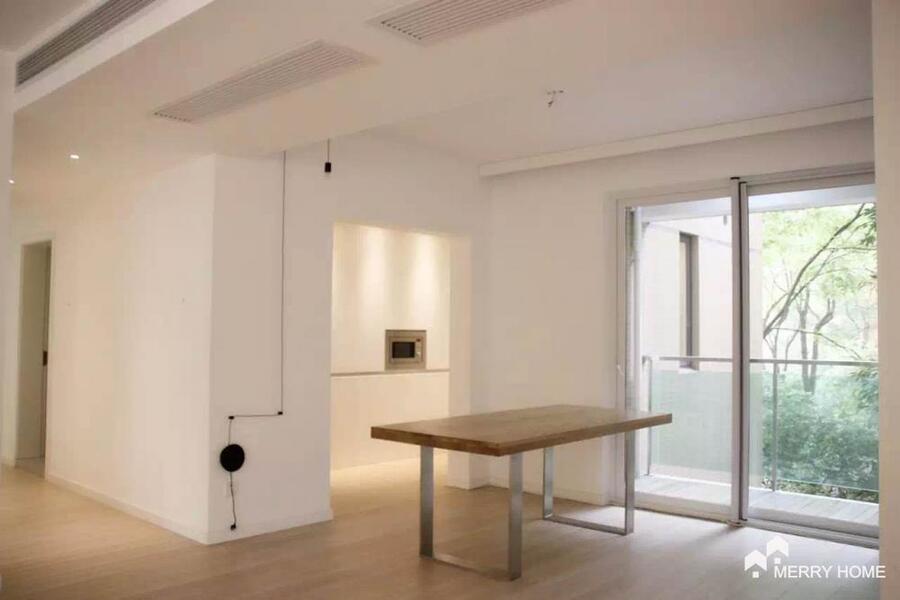 New renovation, big layout, Jing An area modern and bright apartment for rent