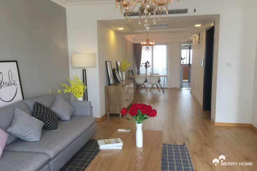 3 brm apt with big balcony in Jing'an Area, Line 2/12/13