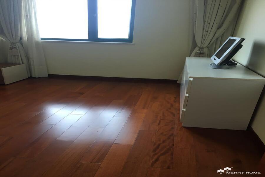 floor heating 4br apartment for rent in Yanlord Riverside Garden