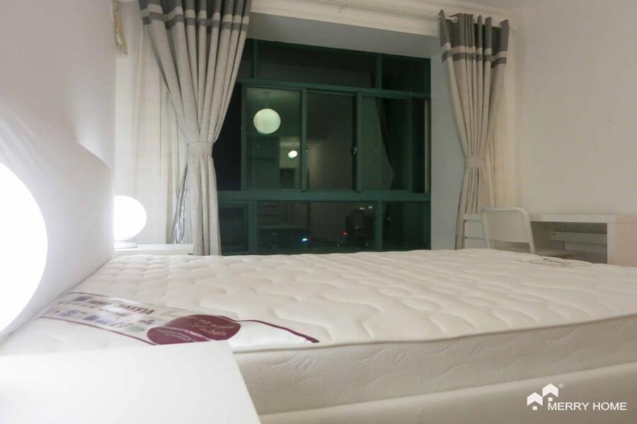 3Bedrooms apt. @ Jing An, 5 mins to Line 1/12/13