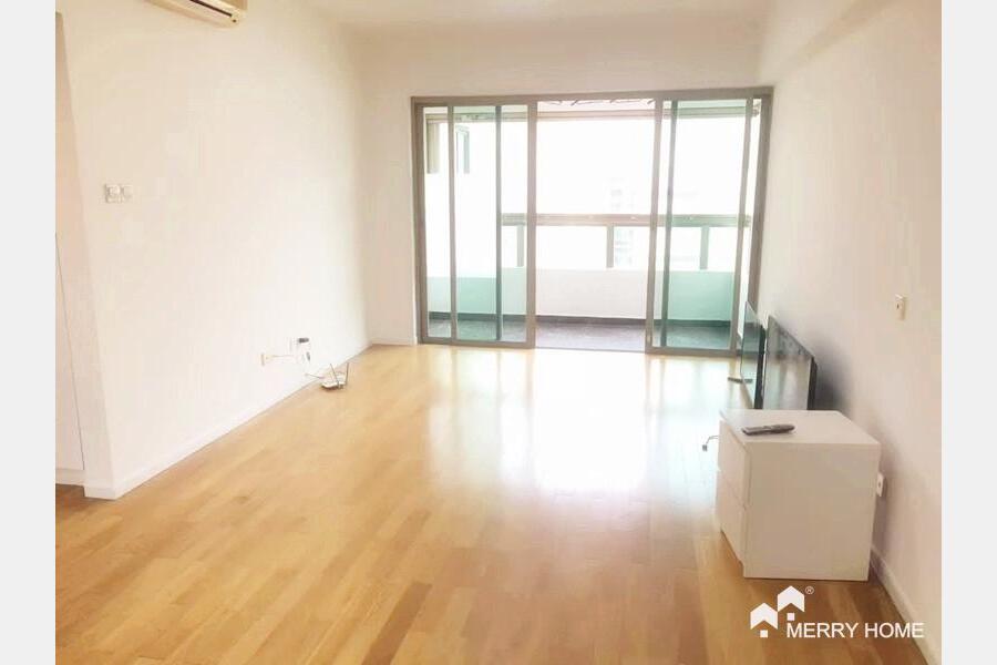 Renovated apartment with 3bdrs in jing'an & Nanjing Rd.W.