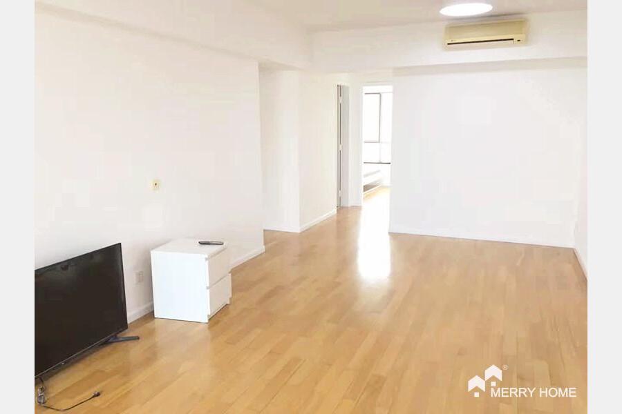 Renovated apartment with 3bdrs in jing'an & Nanjing Rd.W.