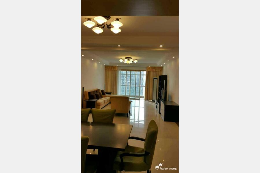 Large 4brs apartment in Lujiazui area, M/L2