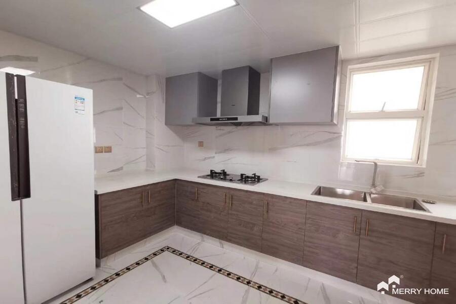 renovated 3 bdrs in Lujiazui with floor heating