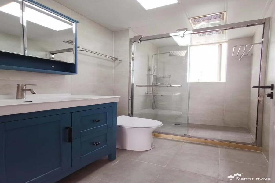 renovated 3 bdrs in Lujiazui with floor heating
