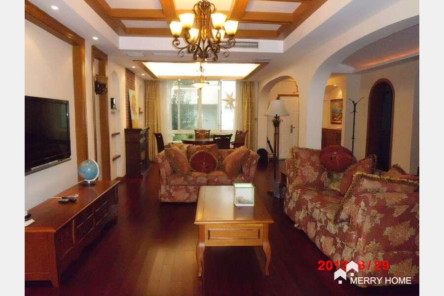 Single Villa in Kangqiao area for rent