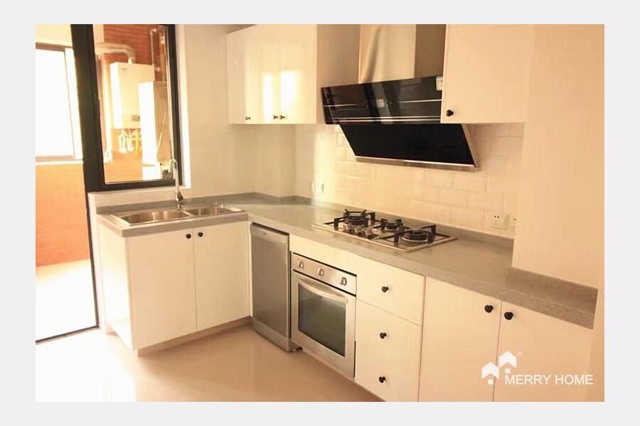 Renovated and modern 3 beds with floor heating in Jingan