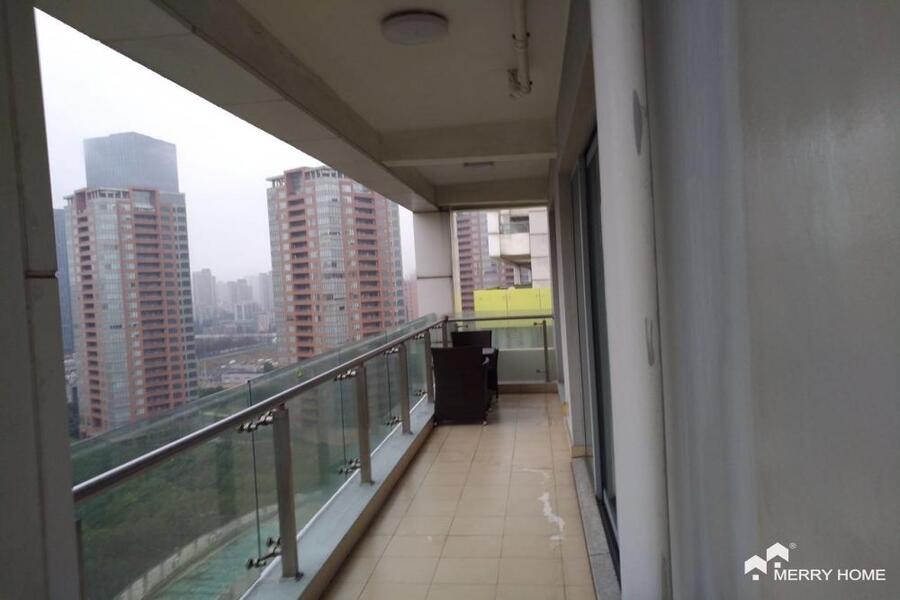 Penthouse with roof terrace rent in Pudong