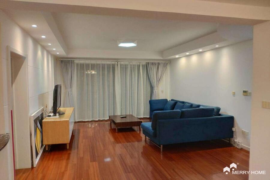 renovated 3brs apt in Lujiazui Center palace