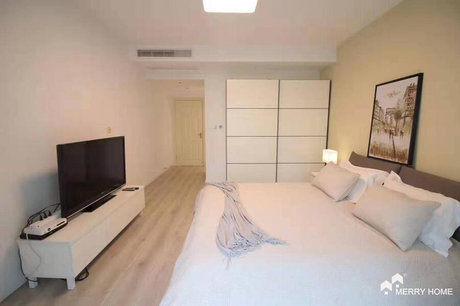 Large stylish 3br+ayi room to rent in La Doll