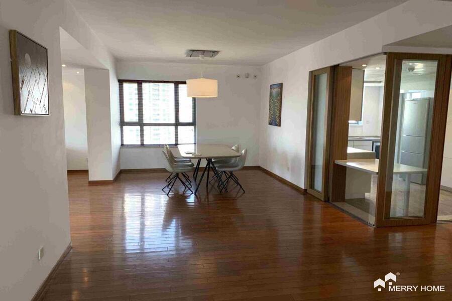 Amazing apt with panoramic view four bedrooms in Lujiazui