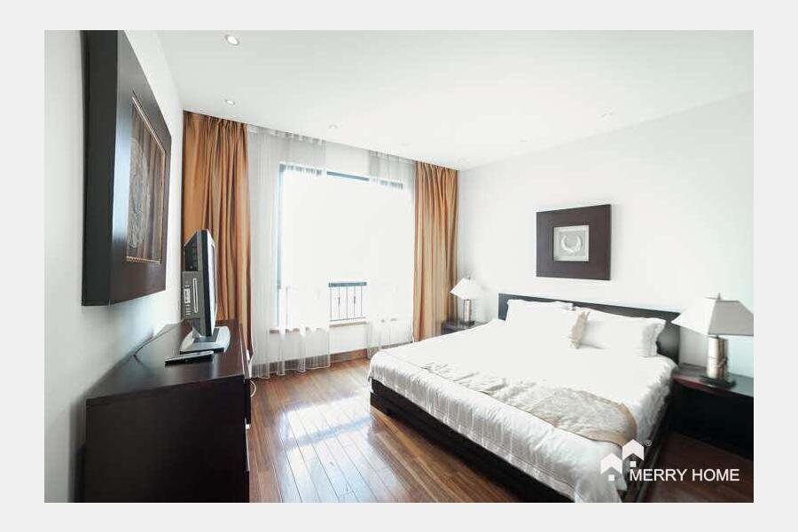 rent 3beds with great river view apartmentt in Yanlord Garden shanghai