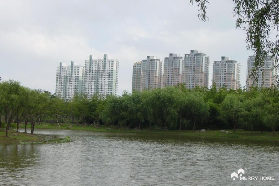 Top Floor with Fantastic Century Park View